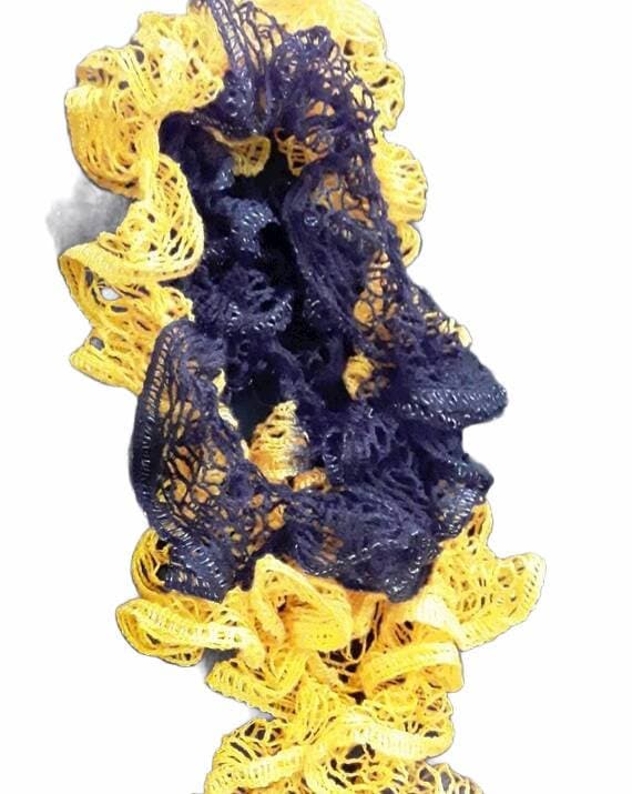 Schwarz-Gelber Sashay Rüschenschal, Damenschals, Mode-Accessoire Schwarz-Gelber Sashay Rüschenschal, Damenschals, Mode-Accessoire von FiberAndTextileArts