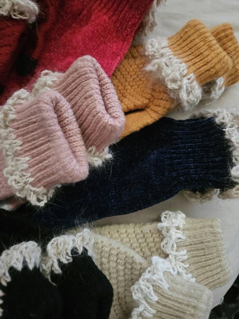 Chenille Armstulpen Mit Handgesponnenem Bündchen Aus Angorawolle von FiberRanch