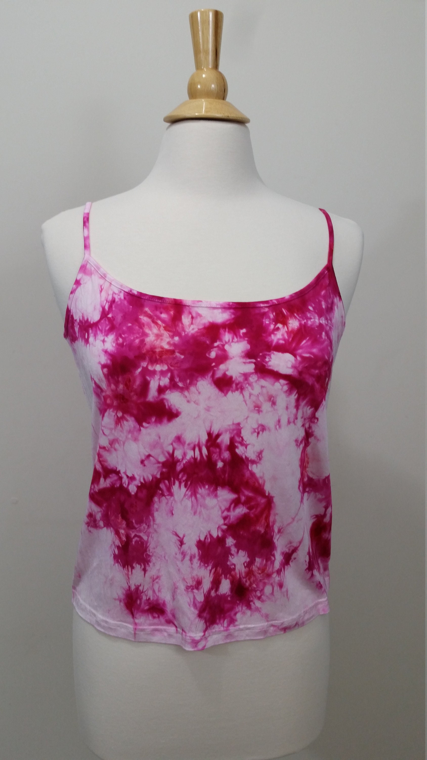 Handgefärbtes Rosa Und Weißes Seiden Camisole/Tank Top Handgefärbtes Rosa Und Weißes Seiden Camisole/Tank Top von FibersTransformed
