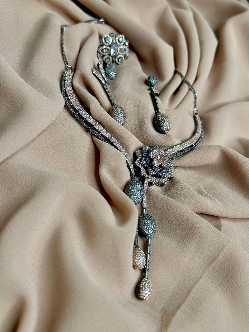Exklusive Kollektion Von Sabyasachi Inspiriert Ad Designer Halskette Set Mit Ring von FidaShop