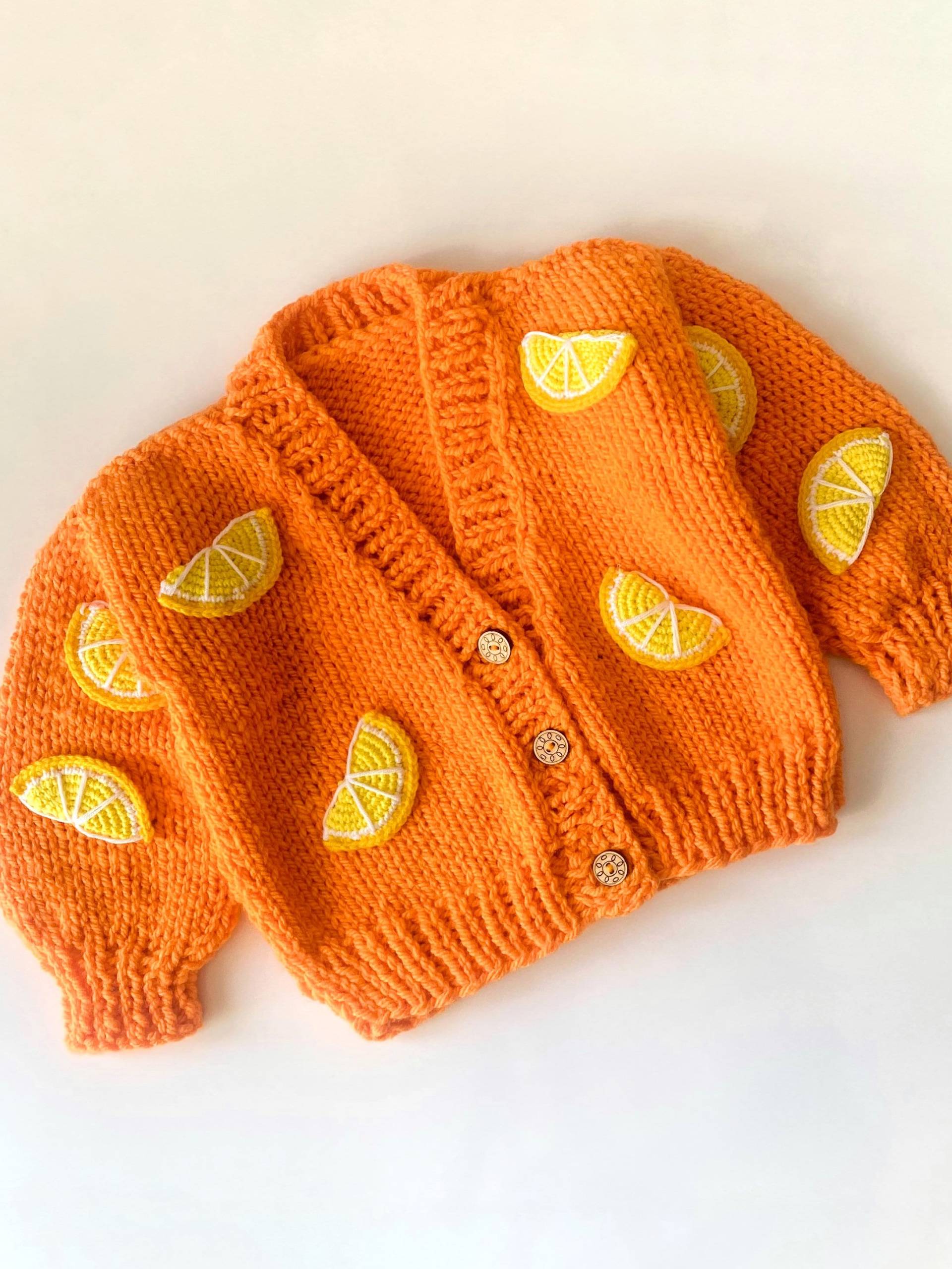 Lemon Chunky Cardigan, Lustige Herbst Strickjacke, Mädchen Baby Mama & Kinder Geschenk-Set von FidiliBebekler