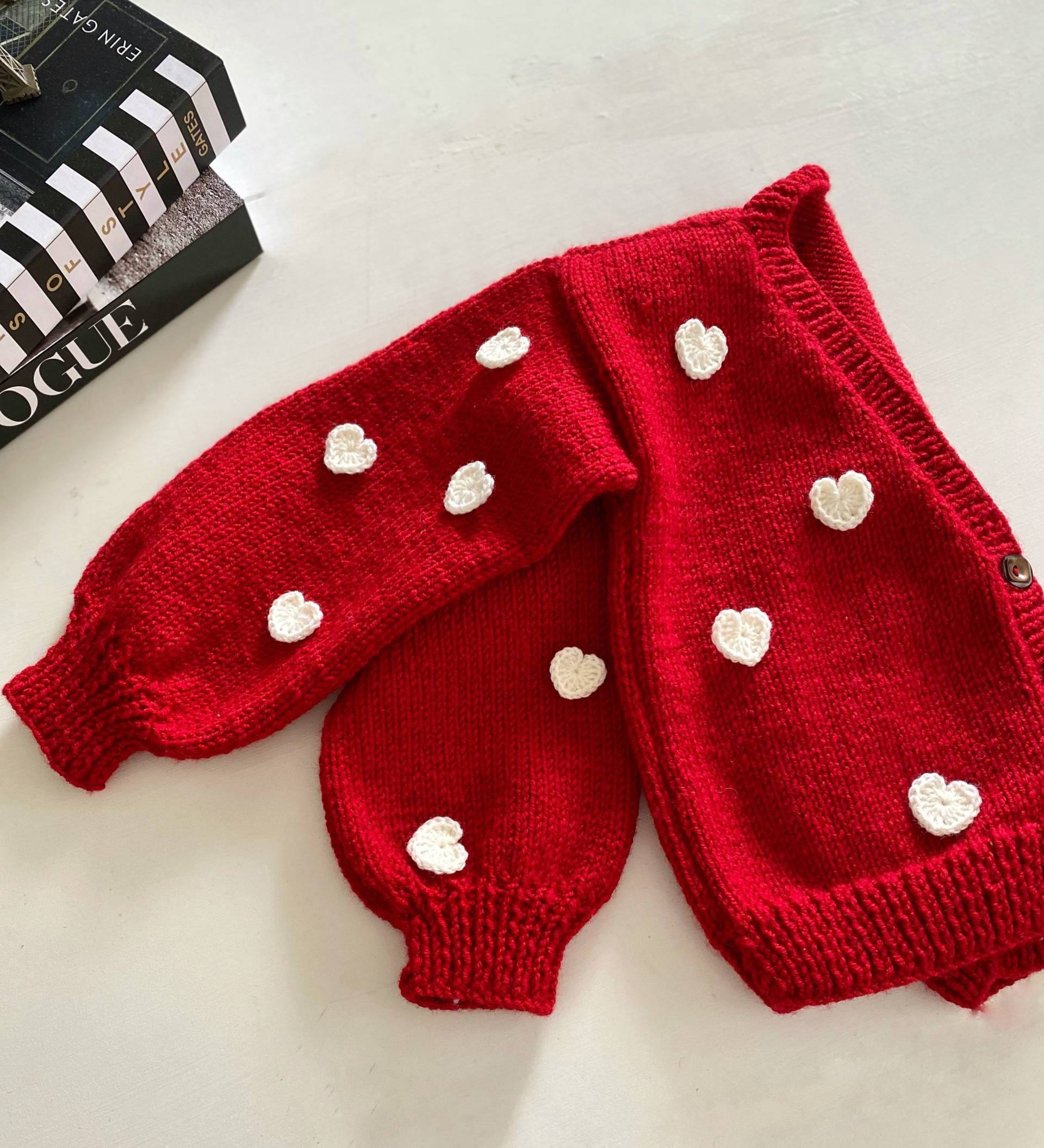 Love Cardigan, Roter Grobstrick Pullover, Rote Strickjacke Für Frauen, Trendige Strickjacke, Herz-Cardigan Baby Mädchen, Einzigartiges Geschenk von FidiliBebekler