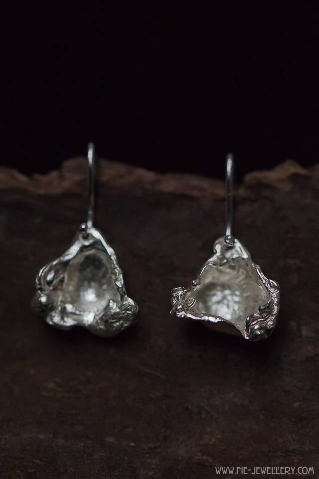 Dreieck Geformt Gegossen Silber Ohrringe Dreieck Geformt Gegossen Silber Ohrringe von FieHandmadeJewellery