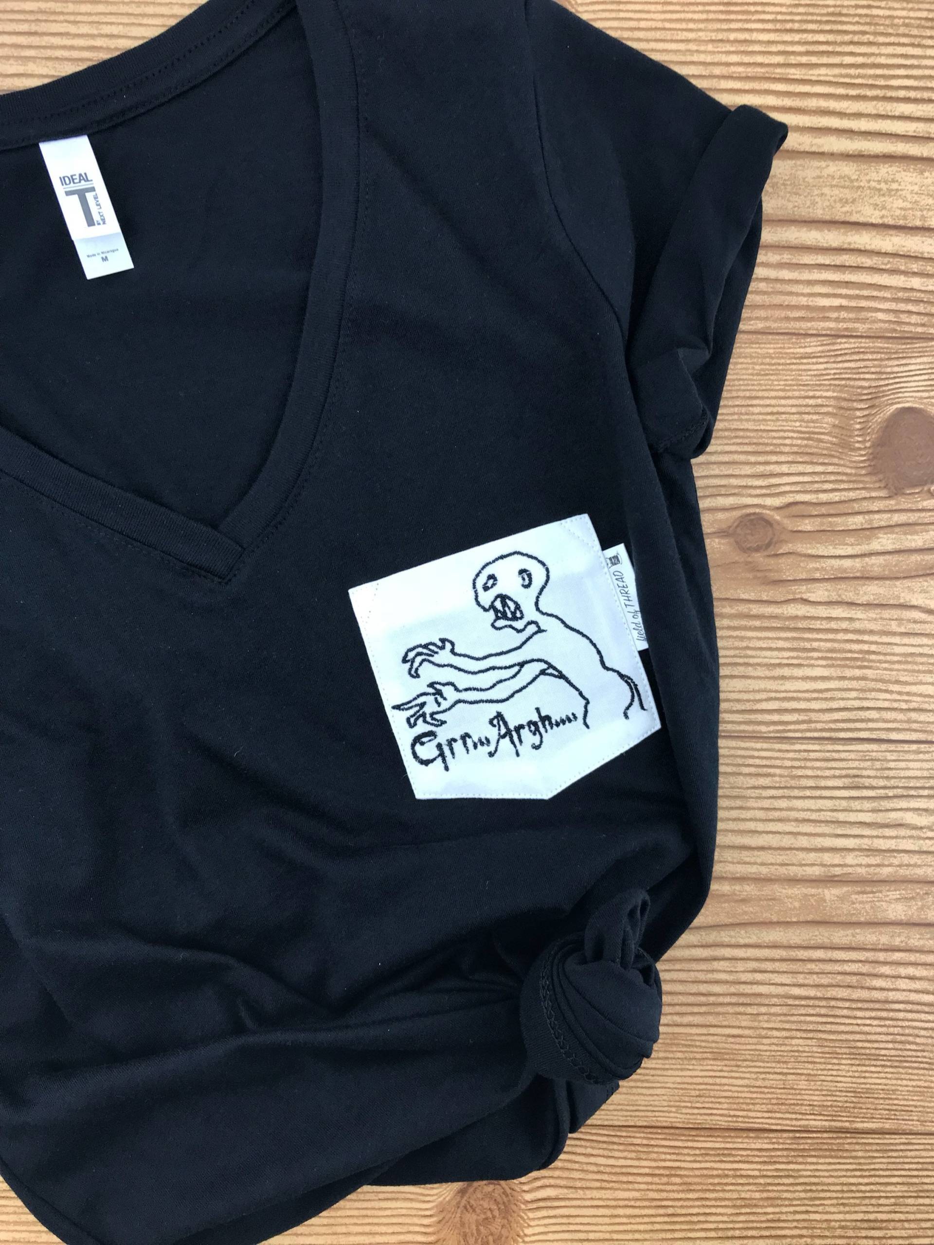Buffy The Vampire Slayer Grr Argh Besticktes Taschen-T-Shirt Buffy The Vampire Slayer Grr Argh Besticktes Taschen-T-Shirt von FieldofThread