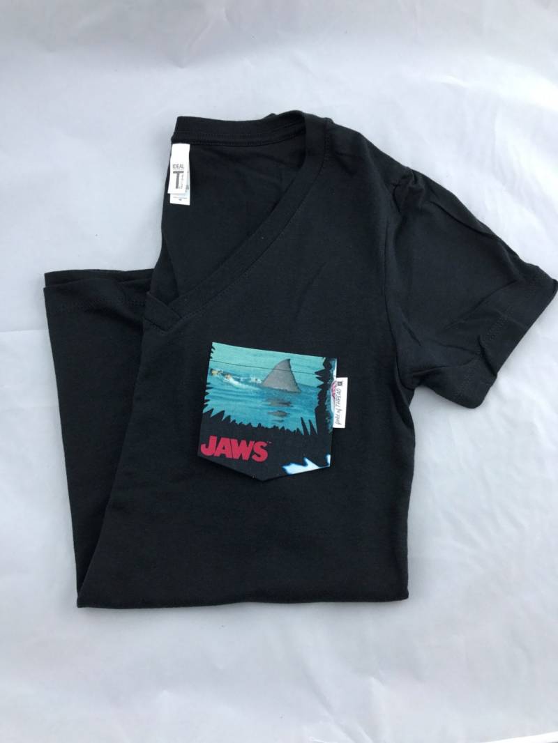 Kiefer T-Shirt, Haifisch-Taschen-T-Shirt von FieldofThread