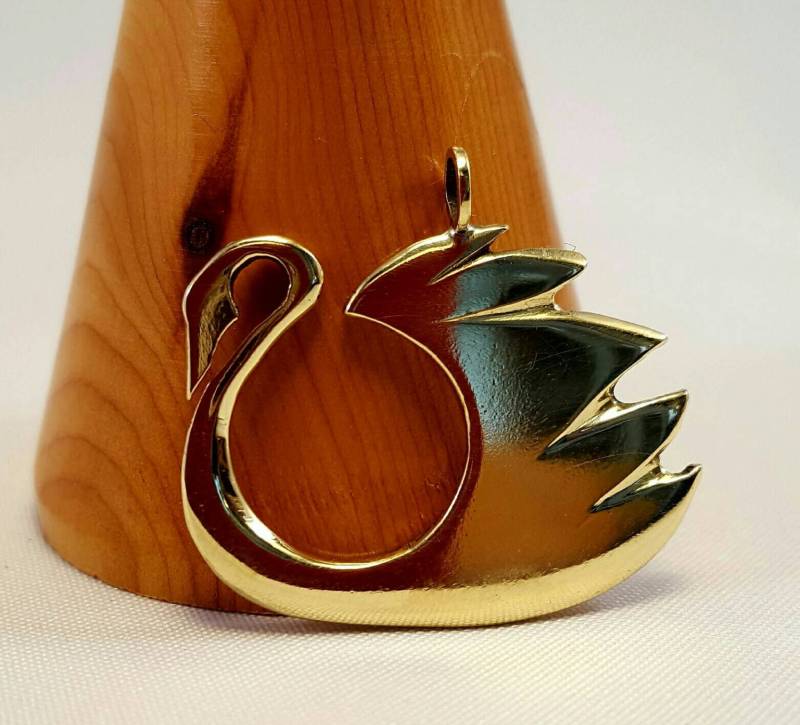 Wunderschöner 9Ct Gelbgold Schwan Design Anhänger. Auch in Sterling Silber Erhältlich | 9Ct Gold Pictutred von FieldsJewellery
