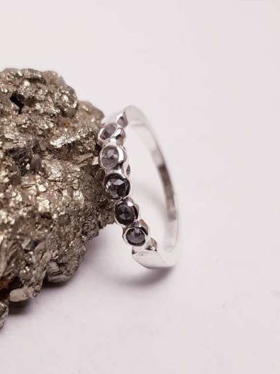 sterling Silber Ring Mit Fünf 2 Bis 3 Mm Salz Und Pfeffer Diamanten Im Rosenschliff. Perfektes Geschenk Für Sie, Versprechen Ring. Brautmode von FieldsJewellery