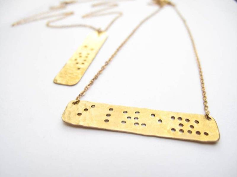 Von Braille Inspirierte Halskette, Wort Oder Name, Löcher - Ohne Beulen, Halskette Mit Gravur, Namensschmuck von FierceDeer