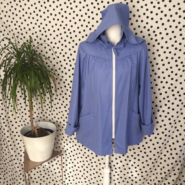 Nordstrom Stadtplatz Vintage Perriwinkle Kapuzenjacke von FierceFrillsBoutique