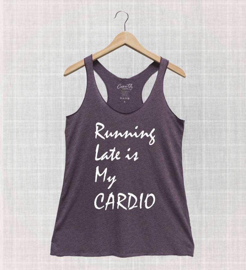 Läuft Spät Ist Mein Cardio, Damen Tank Top, Workout Fitness Cardio Yoga Shirt, Fitnessstudio, Umweltfreundliche Tinte Frauen Grafik von FierceTankDesign
