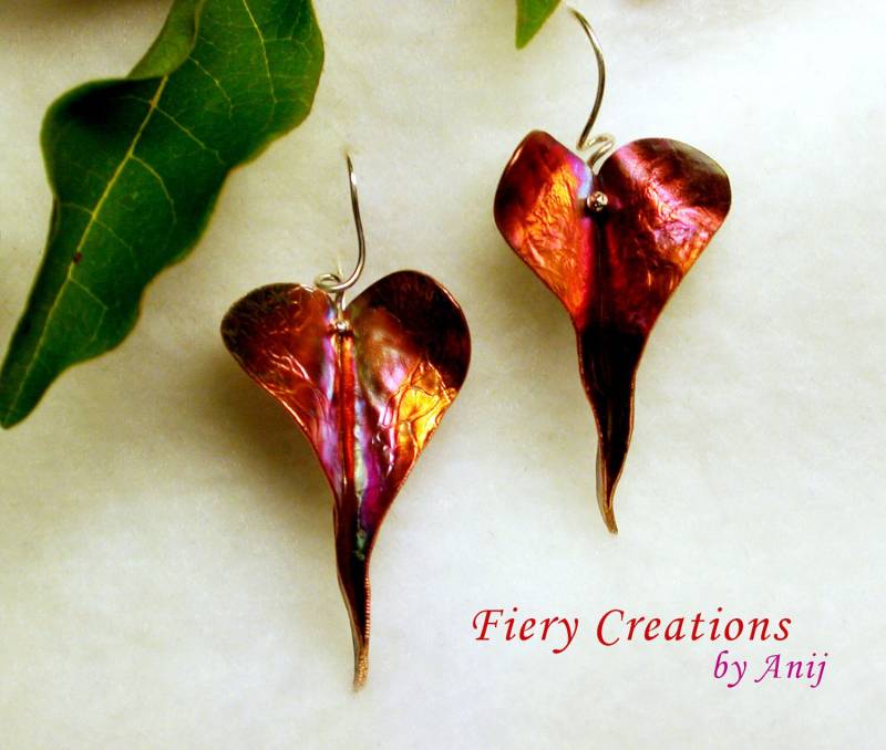 Herz-Blätter - "Painted With Fire" Strukturiertes Kupfer Mit Handgefertigten Sterling Silber Ohrhaken, Ooak von FieryCreations