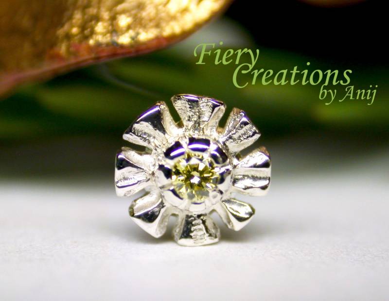 Nasenschraube/Ohrstecker "Hawaiian New Year's Blossom" - Sterling Silber Mit Fancy Blass Gelb Champagner Diamant, Unikat." von FieryCreations