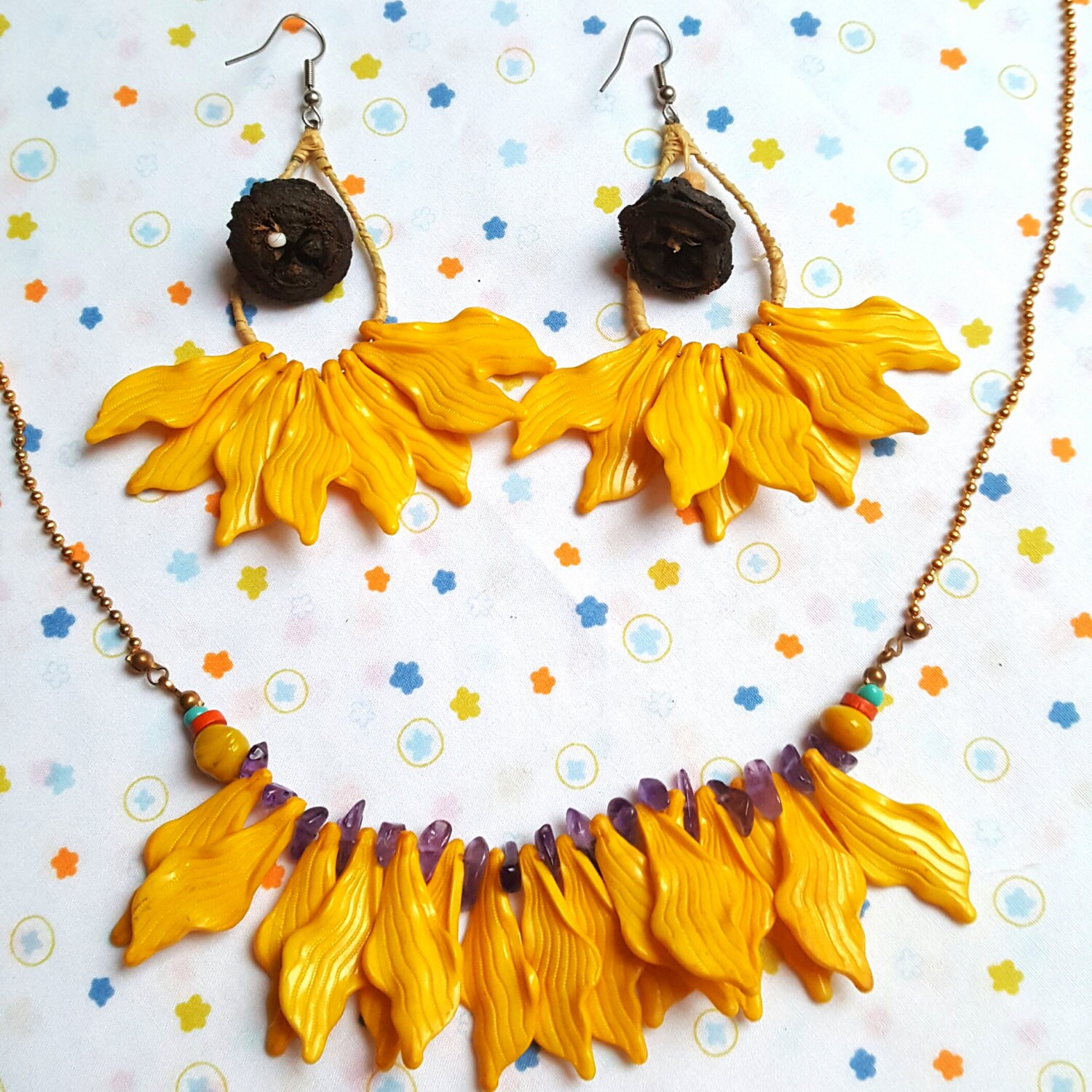 Kostenloser Versand. Set Aus Gelben Kunststoff Blütenblätter Ohrringe & Dazu Passende Halskette. Handgefertigt. Ooak. Eleganten Schmuck Geschenk Kostenloser Versand. Set Aus Gelben Kunststoff Blütenblätter Ohrringe & Dazu Passende Halskette. Handgefertigt. Ooak. Eleganten Schmuck Geschenk von FifisDream