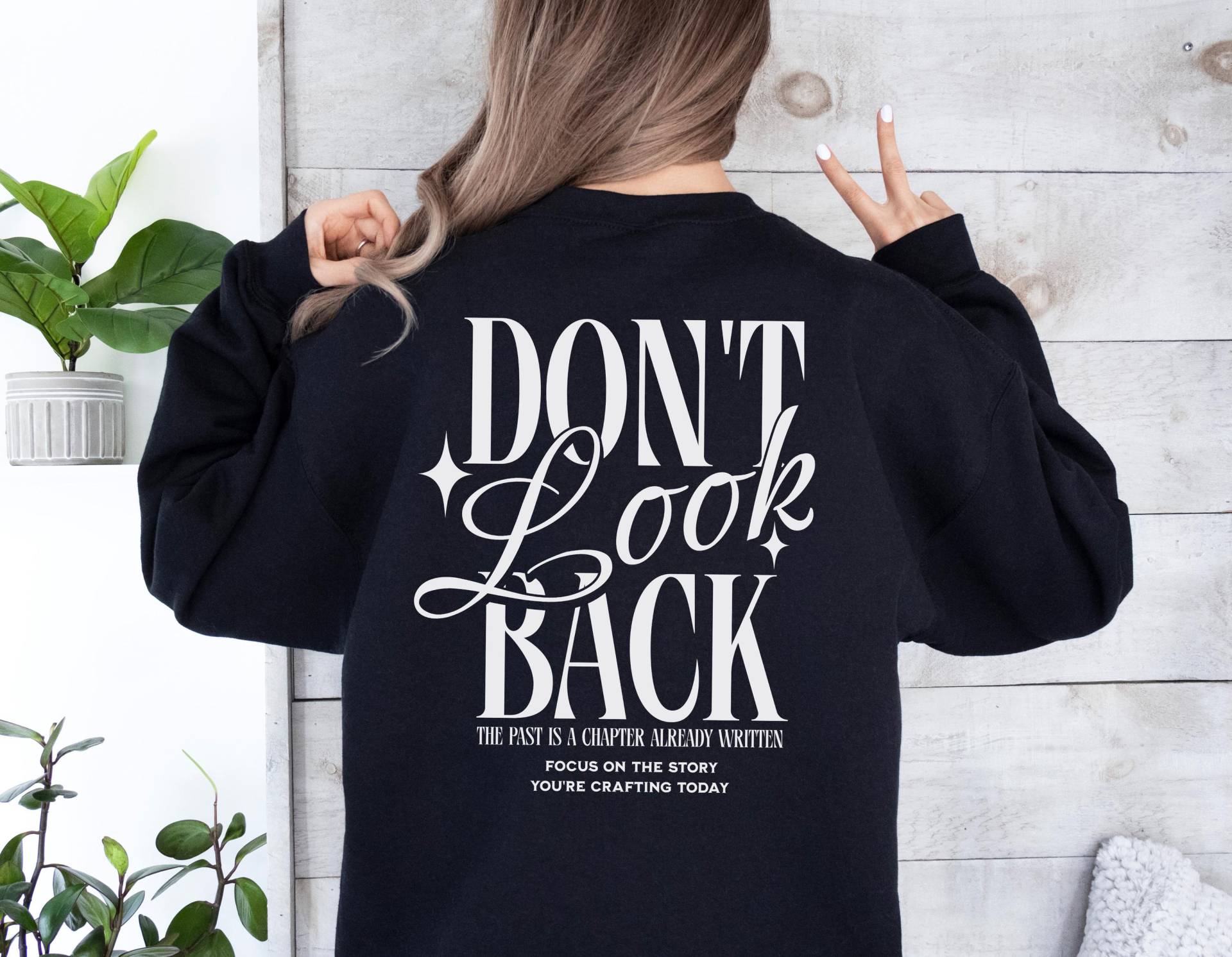 Motivational Sweatshirt Dont Look Back Focus On Today Inspirational Quote Cozy Hoodie Unisex Crewneck Sweater Gift Idea Backprint Motivational Sweatshirt Dont Look Back Focus On Today Inspirational Quote Cozy Hoodie Unisex Crewneck Sweater Gift Idea Backprint von FifriDesigns