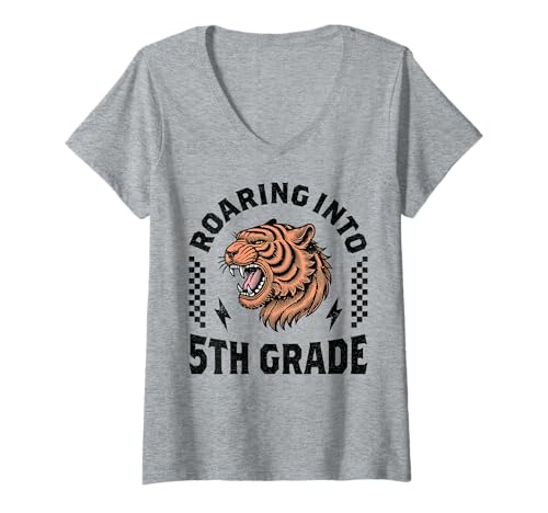 Damen In den ersten Schultag von Tigerjungen und Mädchenkindern der 5. Klasse hineinbrüllen T-Shirt mit V-Ausschnitt Damen In den ersten Schultag von Tigerjungen und Mädchenkindern der 5. Klasse hineinbrüllen T-Shirt mit V-Ausschnitt von Fifth Grade Level Unlocked Boy Girl Roaring Tiger