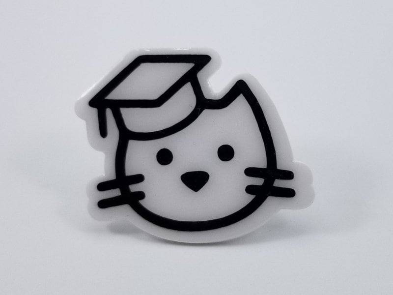 Kitten Academy Pin Für Revers, Tasche, Rucksack - Erlös Kommt Zugute Kitten Academy Pin Für Revers, Tasche, Rucksack - Erlös Kommt Zugute von FiftyIdeas