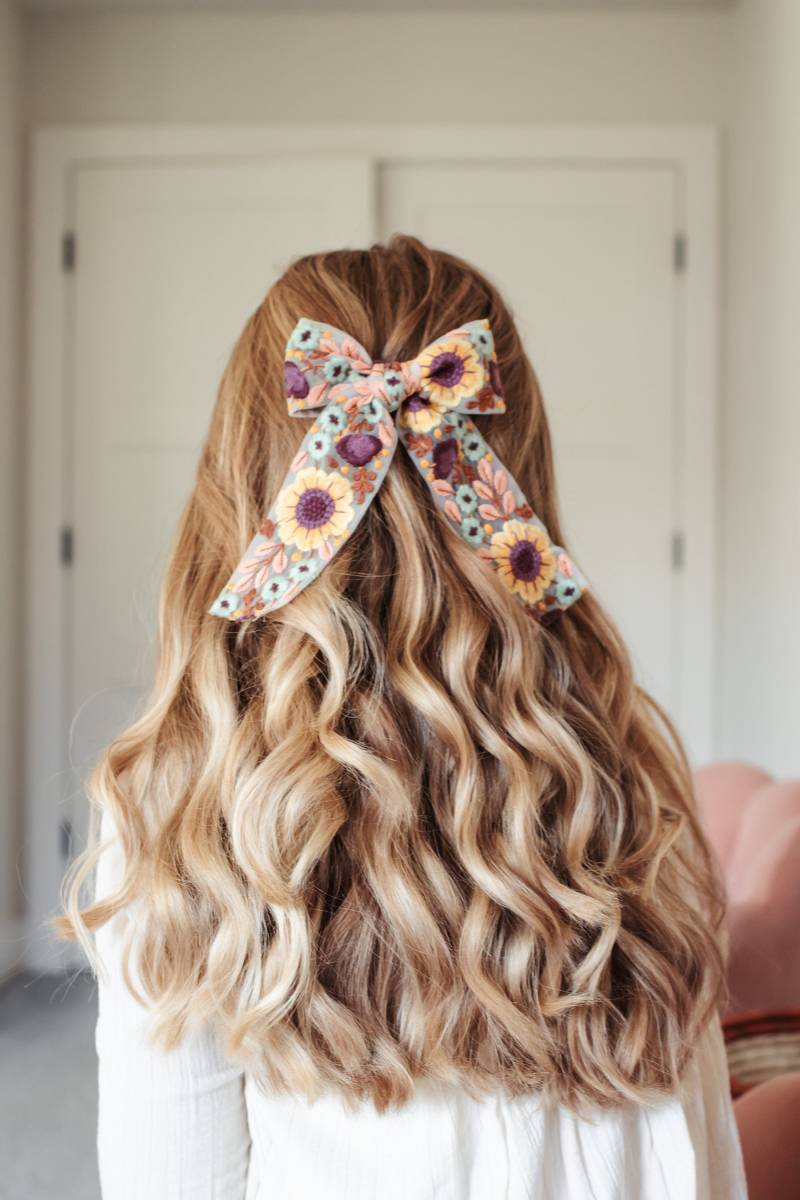 Bestickte Oversized Tüllschleife Auf Clip Couture Haar Accessoire Bestickte Oversized Tüllschleife Auf Clip Couture Haar Accessoire von FigAndMossMakery