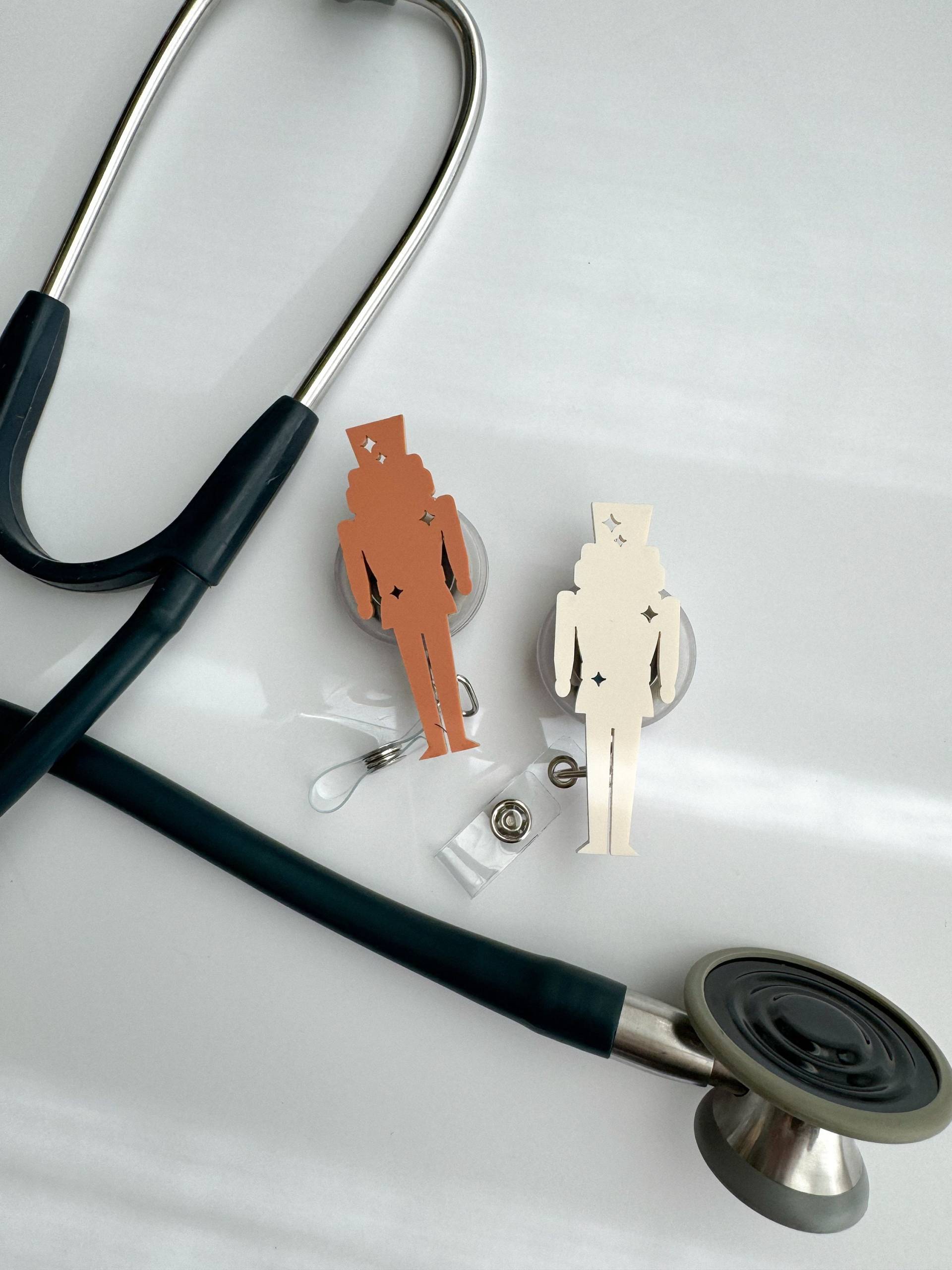 Nussknacker Abzeichen Hase, Krankenschwester Rn Nussknacker Abzeichen Hase, Krankenschwester Rn von FiggandFinn