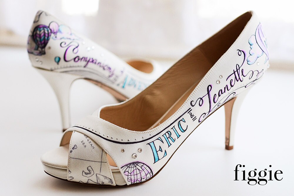 Benutzerdefinierte Handbemalte Reise Themed Heißluftballon-Brautschuhe von FiggieShoes