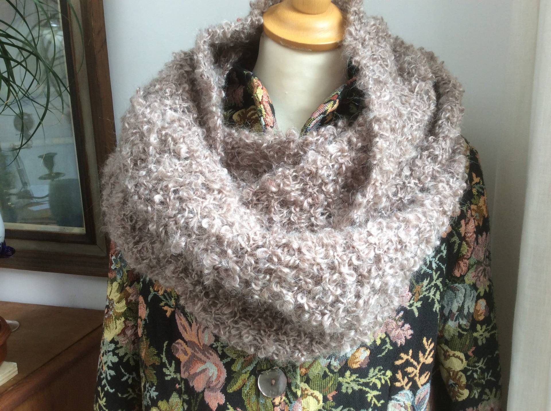 Sale - Col, Runder Schal, in Einem Stück, Bouclé, Mohair, Sehr Weich, Nicht Juckend, Helle Topasfarbe. Jetzt Von 50 Für 40 Euro von Fijnvandraat