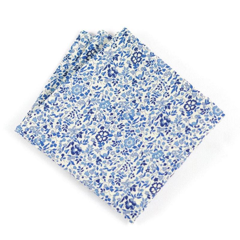 Einstecktuch/Taschentuch Mit Kleinen Blumen Von Liberty Katie & Millie in Blau von FilGoodCreations