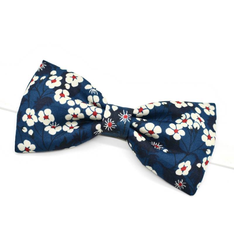 Fliege Mit Mitsi-Blumen in Liberty-Blau Und Rot Für Männer, Kinder Babys von FilGoodCreations