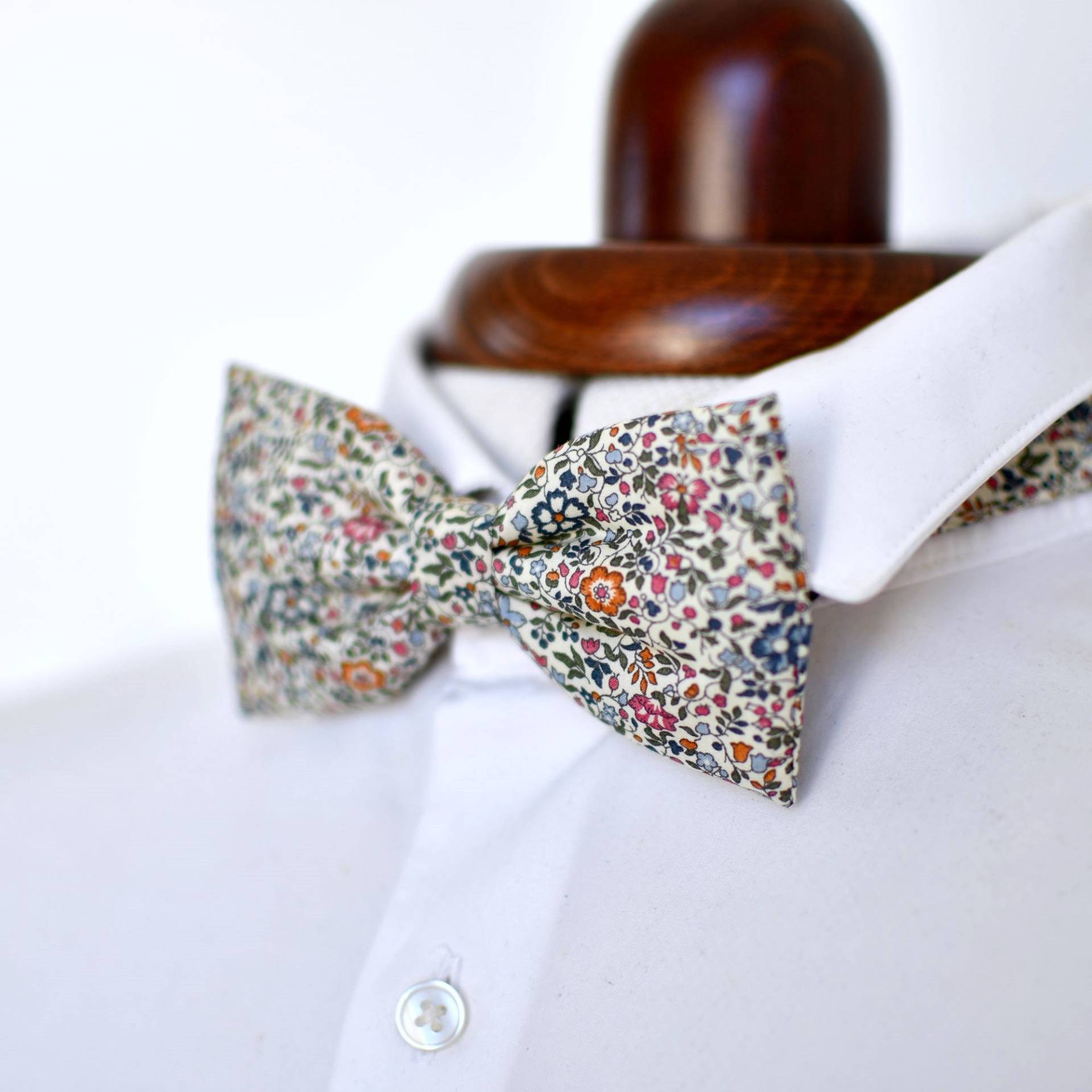 Katie & Millie Liberty Bister Fliege Für Männer, Kinder Und Babys von FilGoodCreations