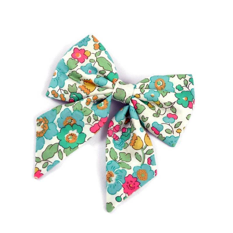 Liberty Betsy Türkisgrüne Blumen-Kinderhaarspange Mit Großer Schleife von FilGoodCreations
