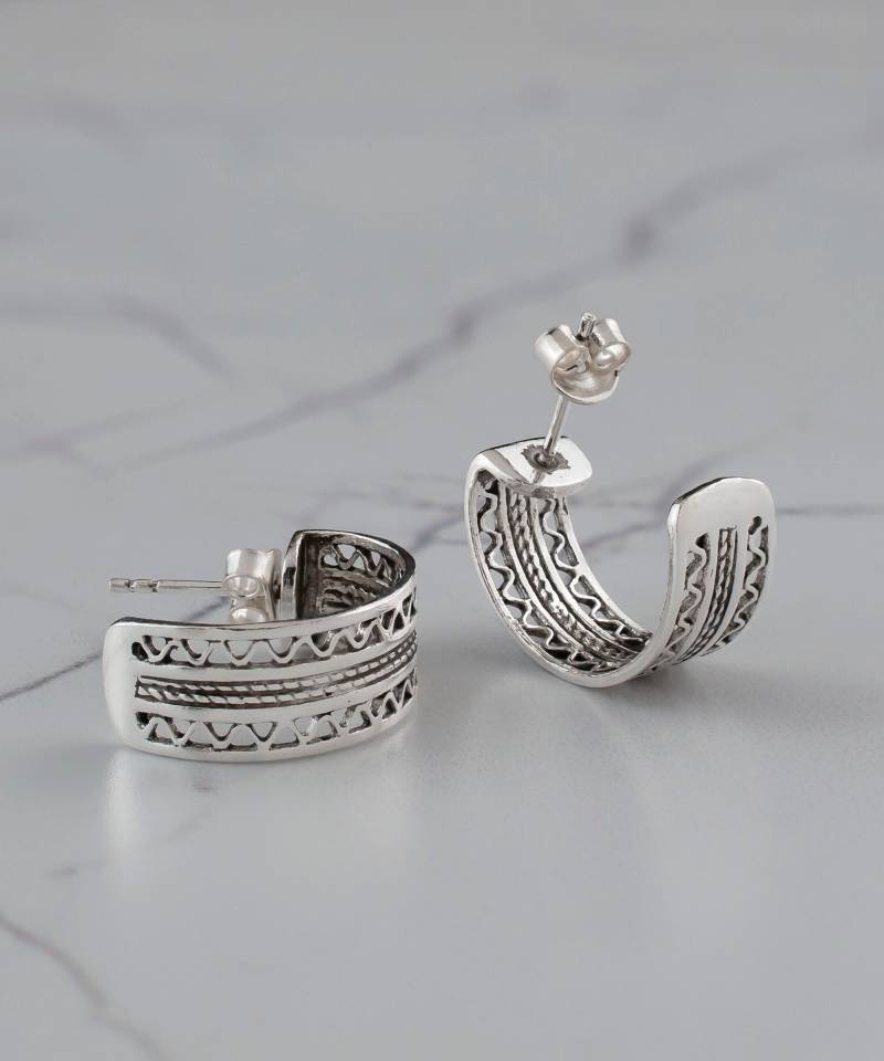 Silber Filigree Boho Huggie Breit C Hoop Ohrringe, 925 Sterling Einzigartige Designer Ohrringe Handwerker Handgefertigter Filigraner Handgemachter von FiligranSilver
