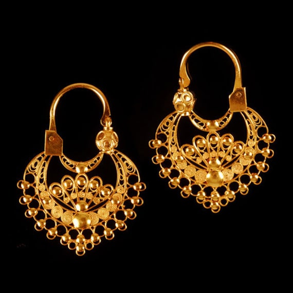 Feine 18K Gold Ohrringe. Filigrane Hufeisen Halbmond Creolen. Leichtes Und Zierliches Schmuckstück. Handgefertigt Von Luis Méndez Artesanos von FiligranaGallery
