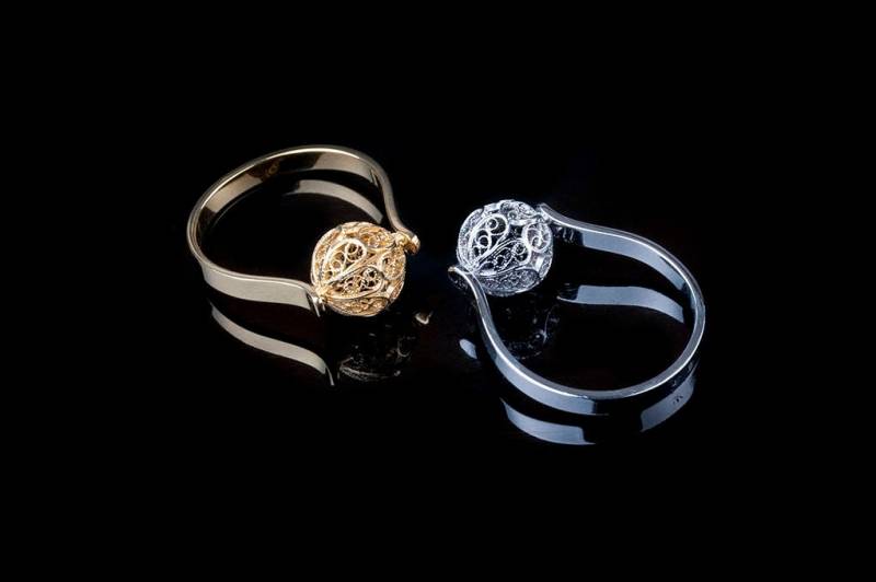 Wunderschöner Ring Mit Filigraner Perle Aus 750Er Gold. Verlobungsring. Solitärring. Handgefertigter Schmuck Von Luis Méndez Artesanos. Salamanca von FiligranaGallery