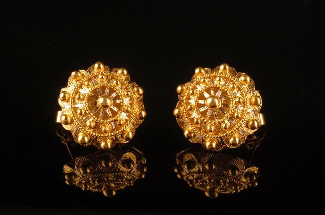 Zauberhafte Ohrringe. Charro Button Ohrringe Aus 750Er Gelbgold. Handgefertigte Filigranschmuck. Hergestellt in Salamanca Von Luis Méndez Artesanos von FiligranaGallery