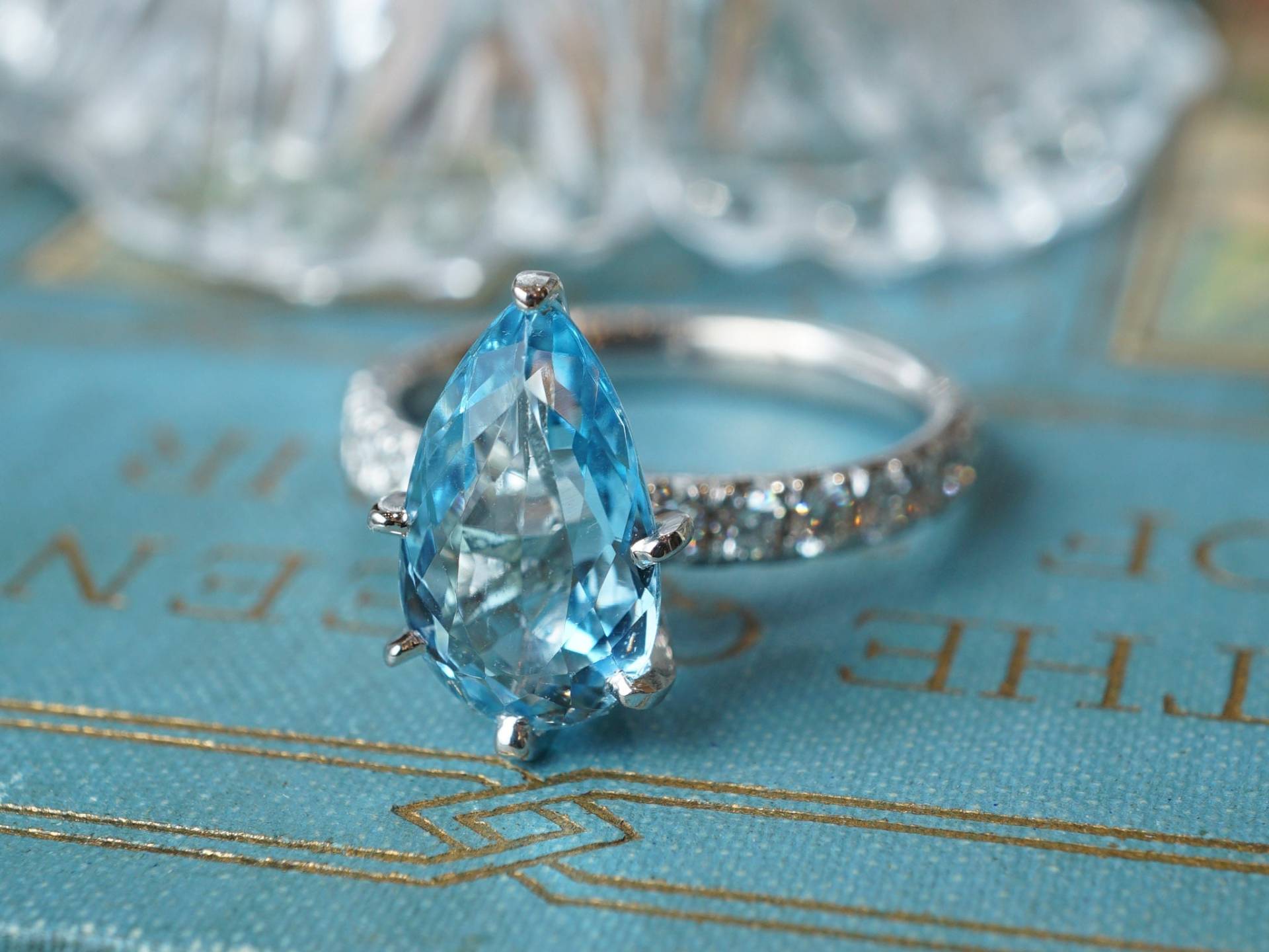 2.50 Birnenschliff Aquamarin Ring Mit Diamant Akzente in 14K von FiligreeJewelers