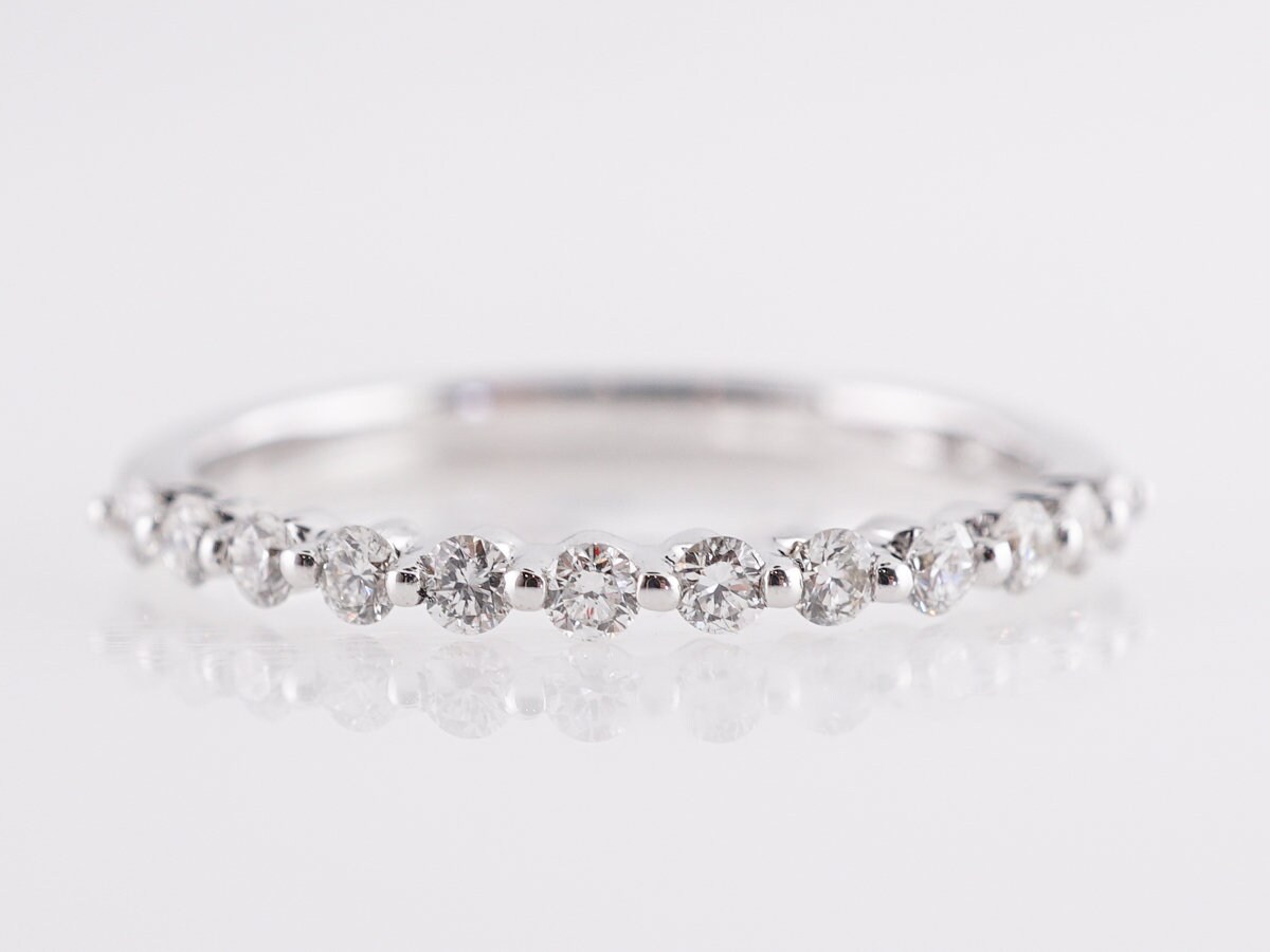 Diamant Halb-Eternity Band in 14K Weißgold von FiligreeJewelers