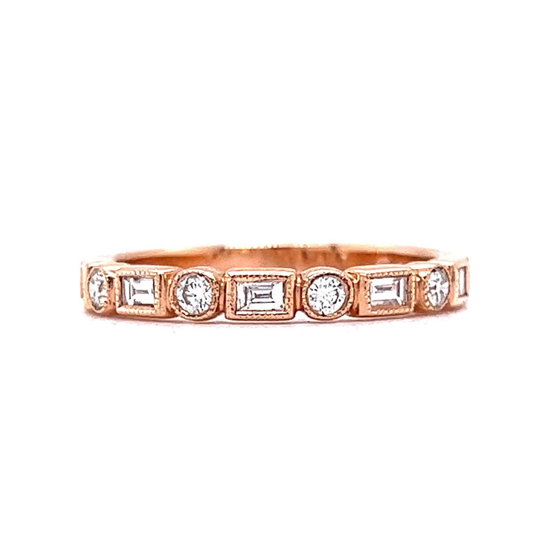 Rund & Baguette Diamant Ehering in Roségold von FiligreeJewelers