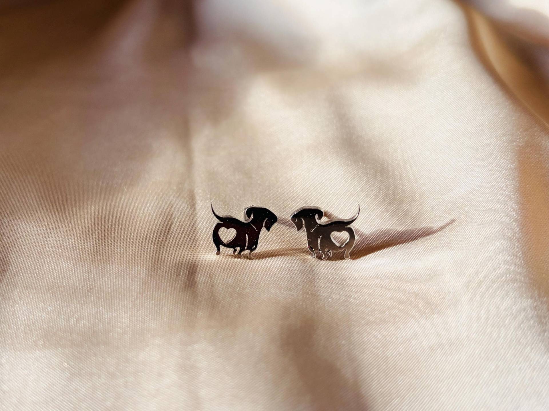 Hunde Ohrstecker, Ohrringe, Geschenk Für Hundeliebhaber Tierliebhaber, Hundemotiv, Schmuck Gold Herz von FiligreeLu