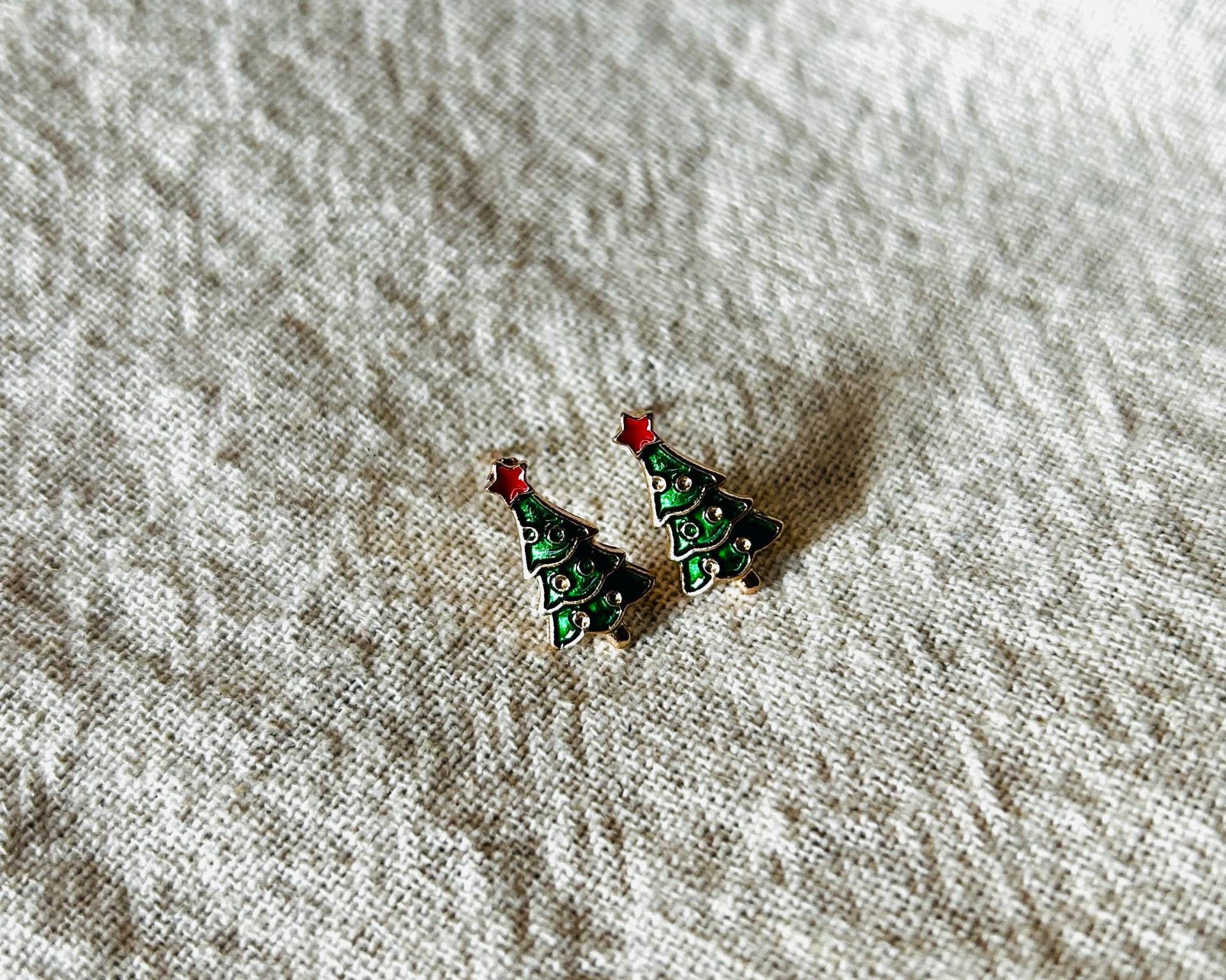 Ohrringe Ohrstecker Tannenbaum Christbaum Weihnachtsbaum Christkind Weihnachten Nikolaus Gold Grün Rot Zirkonia von FiligreeLu