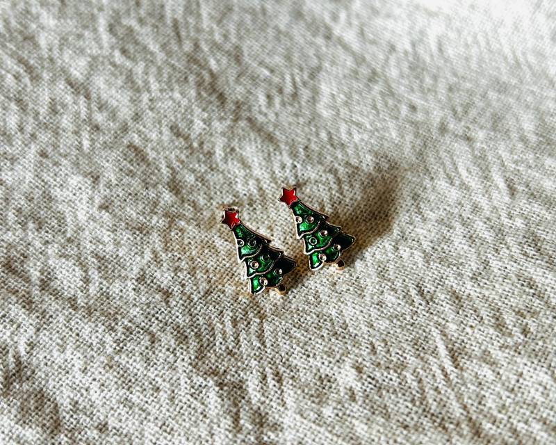 Ohrringe Ohrstecker Tannenbaum Christbaum Weihnachtsbaum Christkind Weihnachten Nikolaus Gold Grün Rot Zirkonia von FiligreeLu