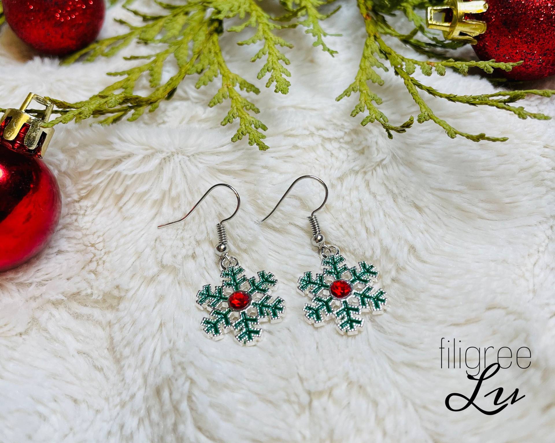 Ohrstecker Schneeflocke Ohrringe Weihnachten Nikolaus Flöckchen Silber Grün Rot von FiligreeLu