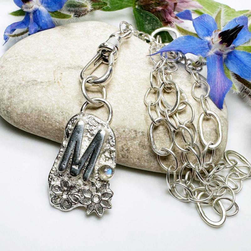 Echte Silber Buchstaben Anhänger, Initial Halskette, Personalisierter Kette, Gliederkette, Geschenk, Mondstein Blumen Kette von Filigry
