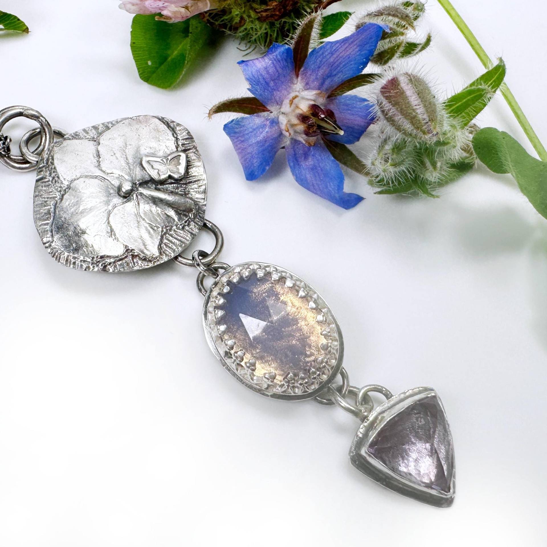 Hortensien, Amethyst Halskette, Lavendelquarz Anhänger, Echte Blumen, 925 Silber, Schmetterling, Femininer Schmuck, Fairycore von Filigry