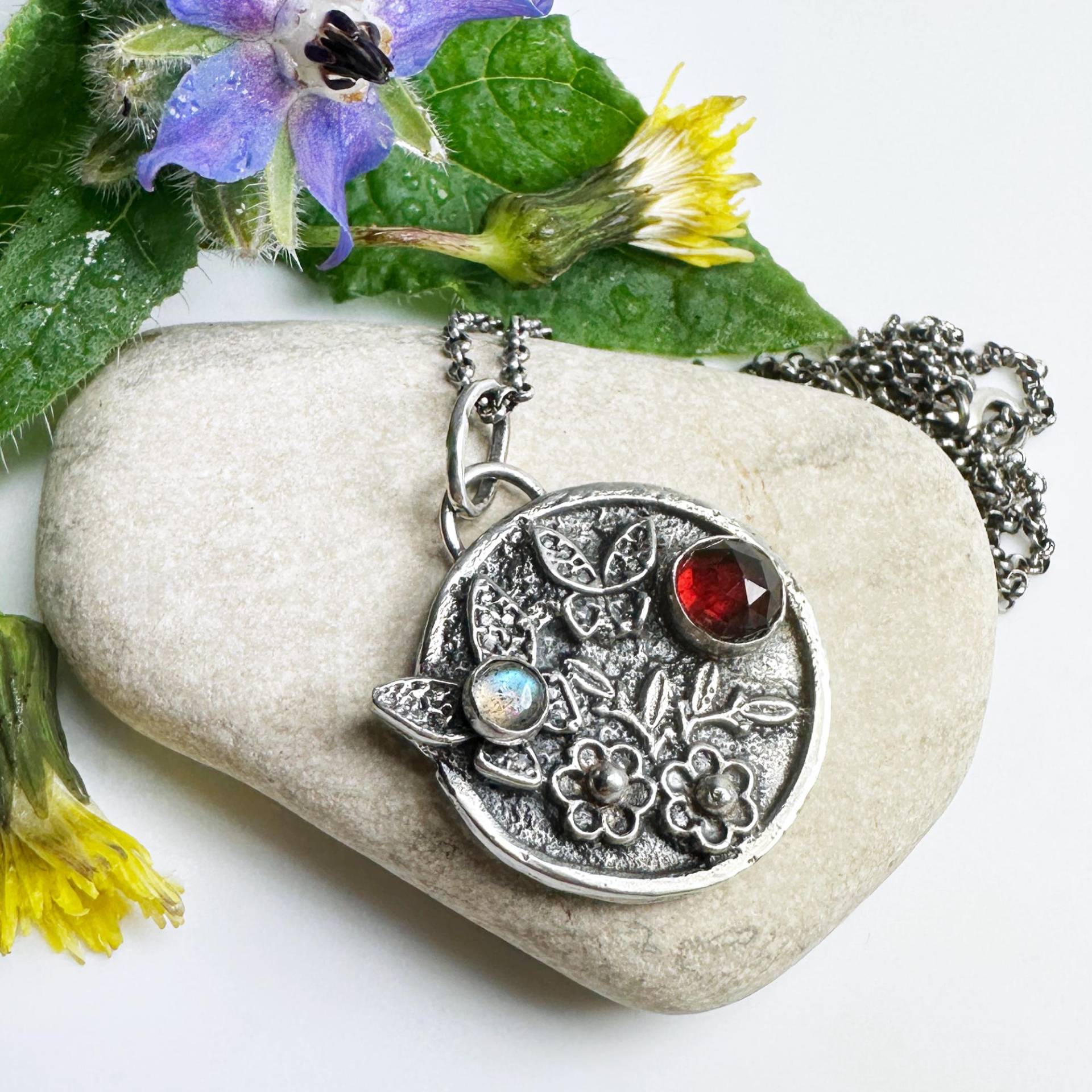 Medaillon Anhänger Silber, Charms, Hessonit Granat, Blauer Labradorit, Blumen Sterling Schmetterling, Halskette, Geschenk von Filigry
