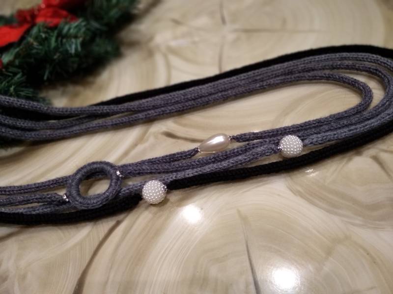 Ausgestattete Pullover Halskette. Edelstein-Ursprüngliche, Einfache Nickelfrei. Textiler Schmuck Mit Perlen Und Swarovski. Gestrickter Schal von FilinFilando