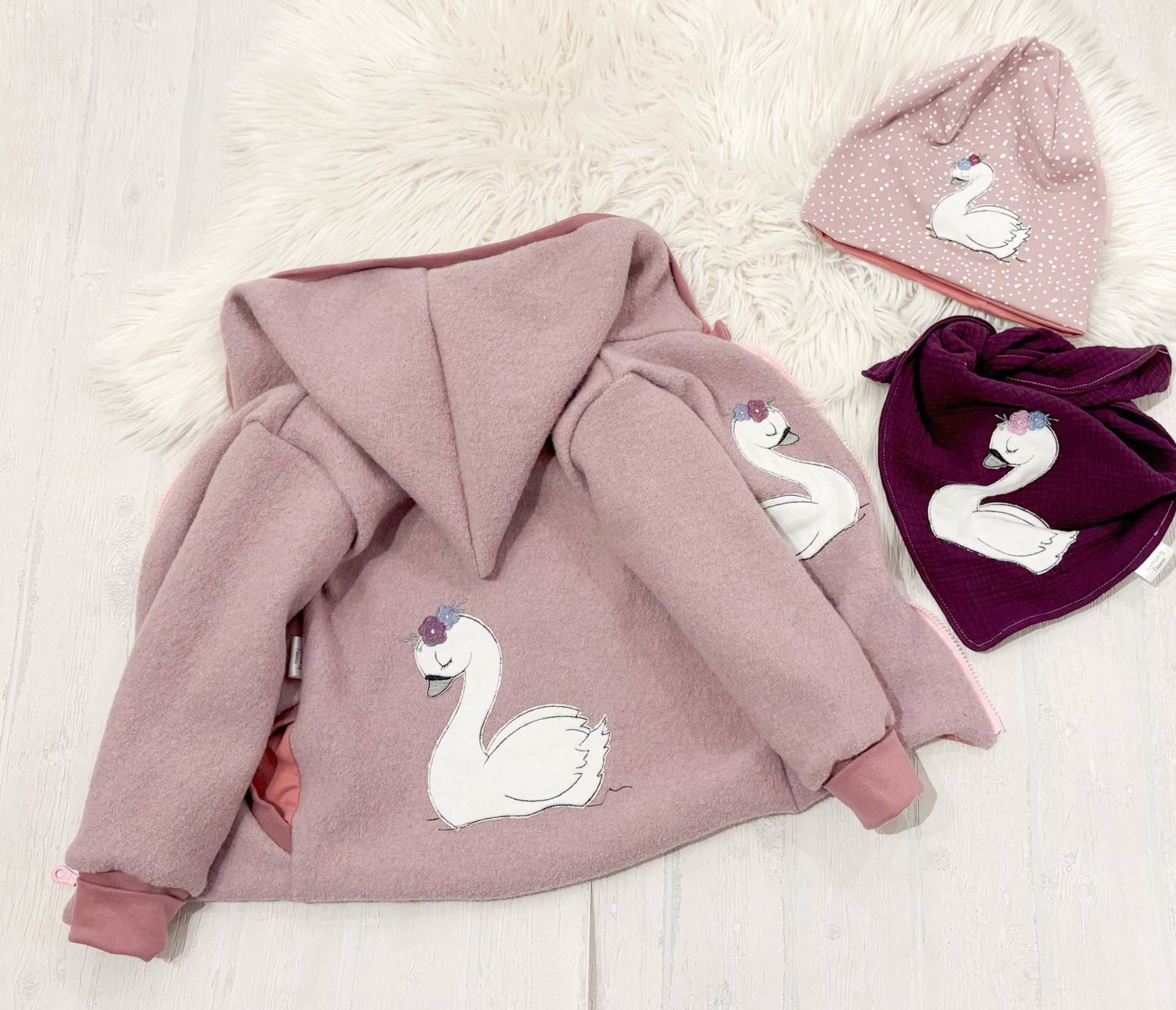 Wollwalkjacke „Schwanensee" Wollwalkjacke „Schwanensee" von FilouminiDesigns