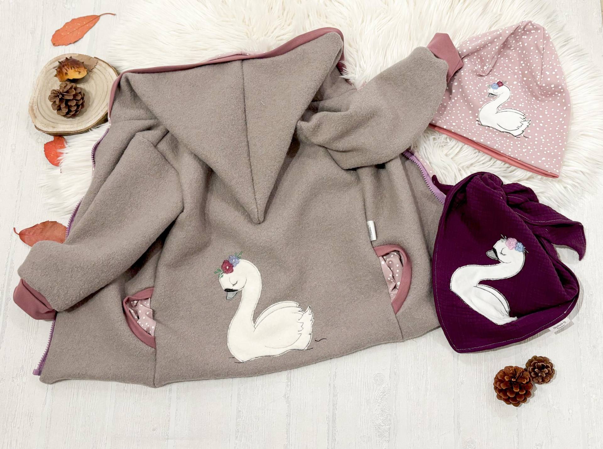 Wollwalkjacke „Schwanensee" Wollwalkjacke „Schwanensee" von FilouminiDesigns
