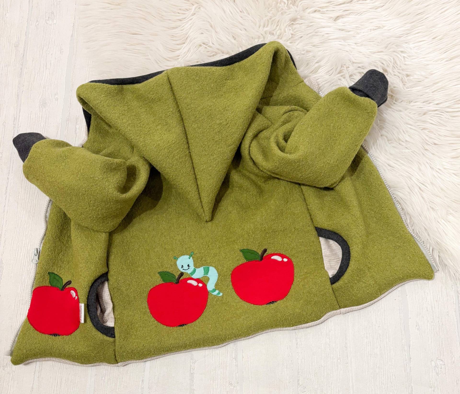 Wollwalkjacke "Apfelraupe" Wollwalkjacke "Apfelraupe" von FilouminiDesigns