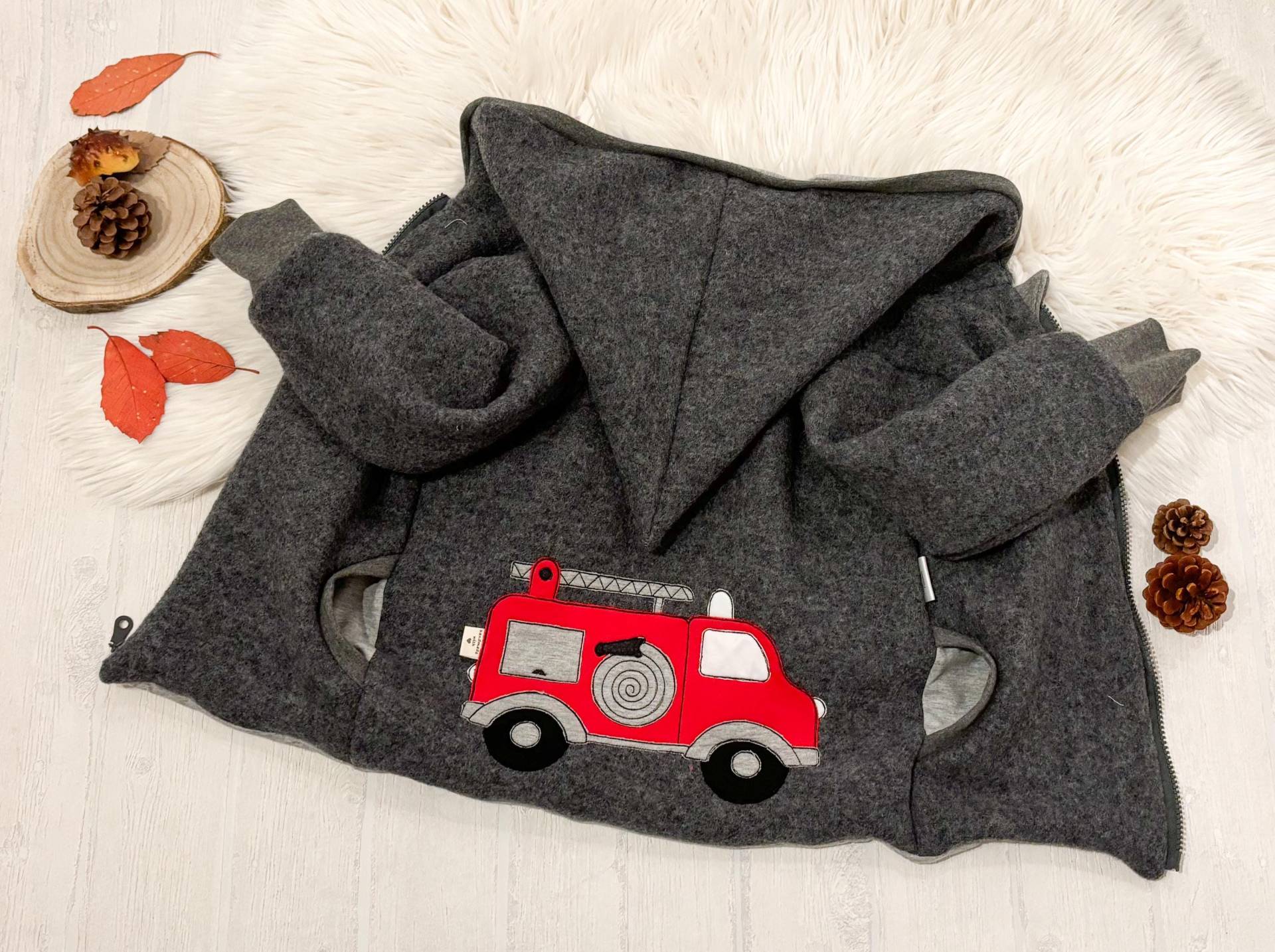 Wollwalkjacke "Feuerwehr" Wollwalkjacke "Feuerwehr" von FilouminiDesigns