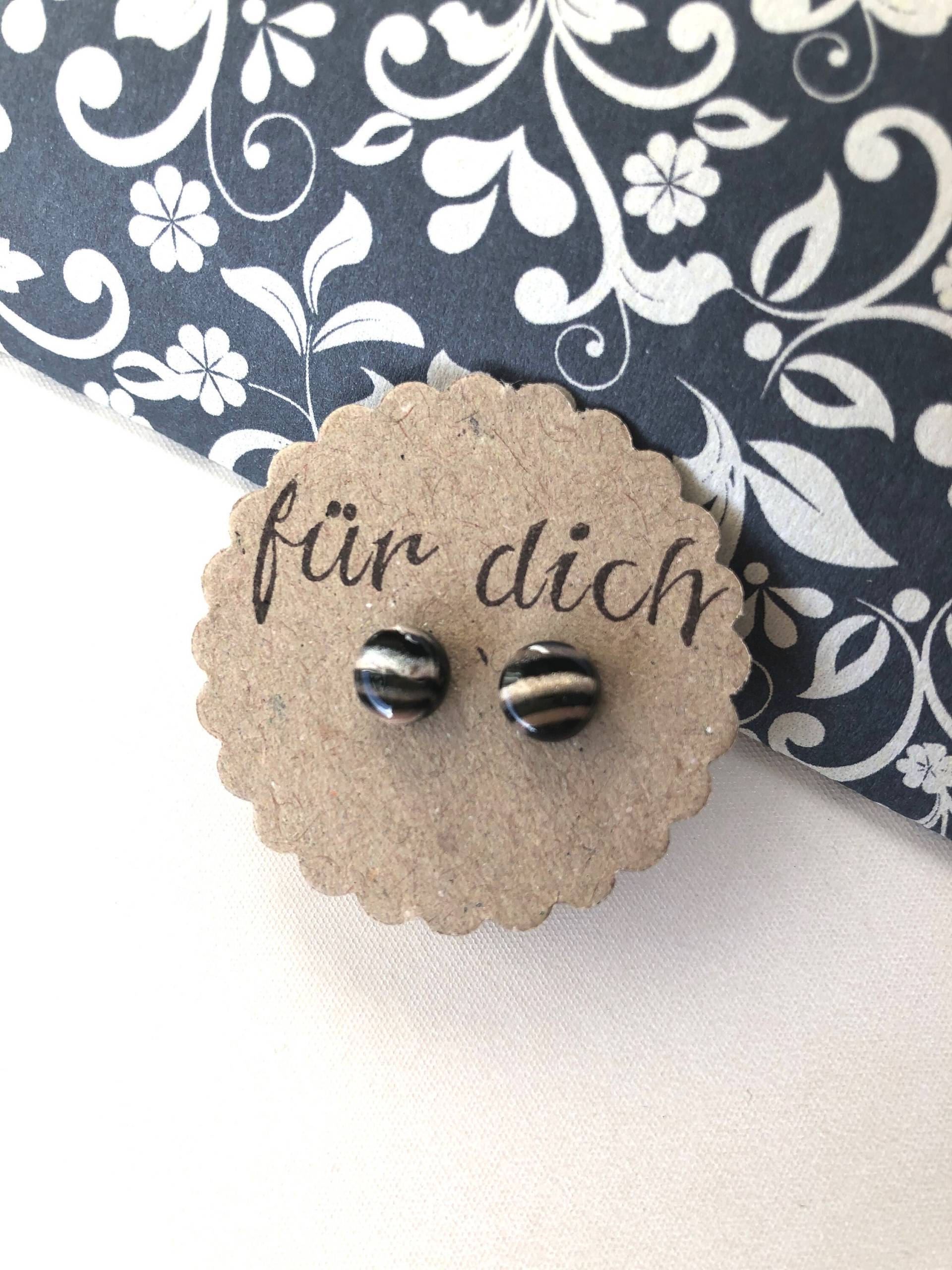 Ohrstecker, Schwarz Und Beige Irisierend Ohrstecker, Schwarz Und Beige Irisierend von FilzArtundGefunkel