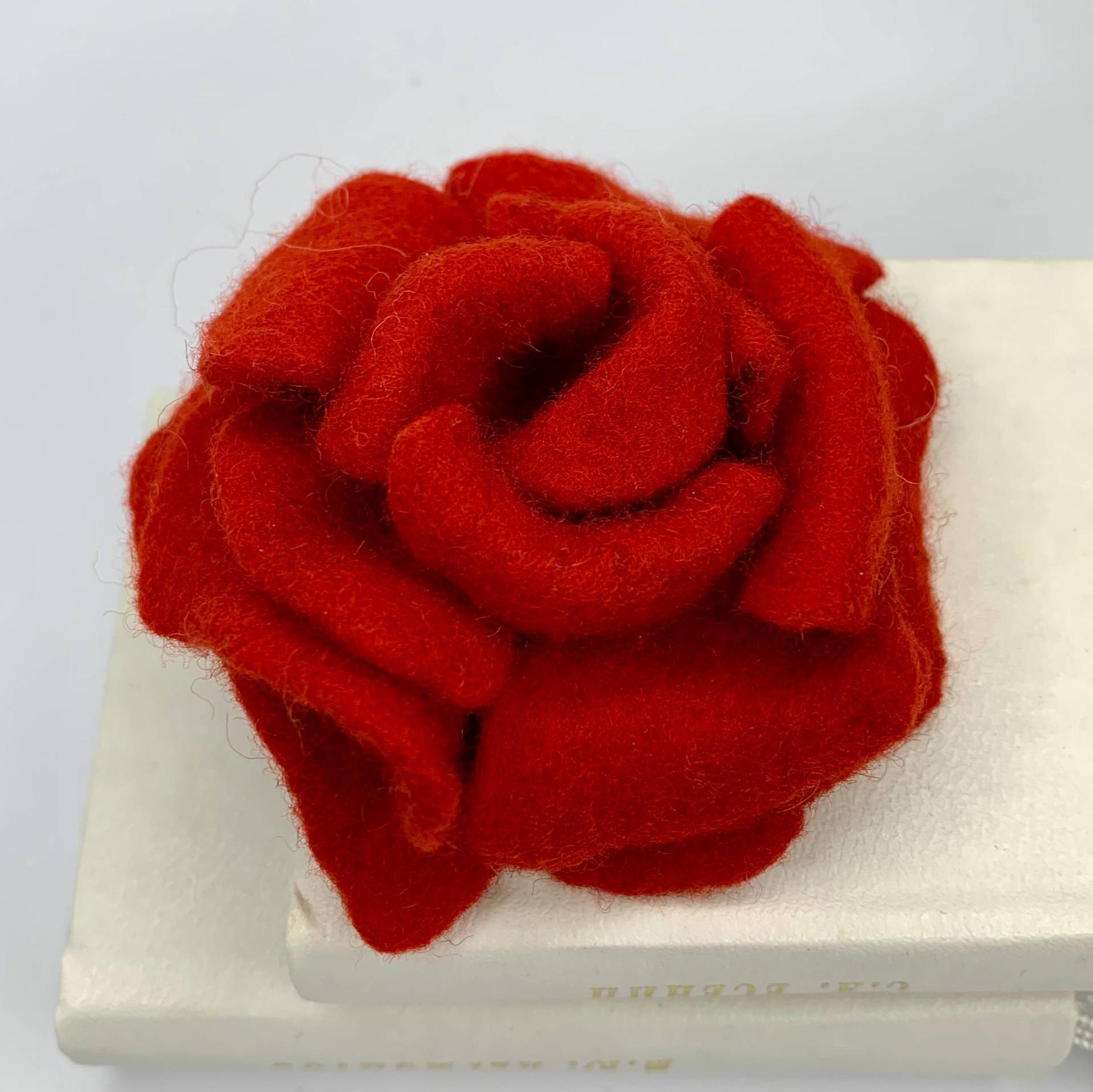 Filzbrosche Blumenbrosche Filzblume Rose Rosenbrosche Rote Muttertag Geschenk Filzbrosche Blumenbrosche Filzblume Rose Rosenbrosche Rote Muttertag Geschenk von FilzKiosk