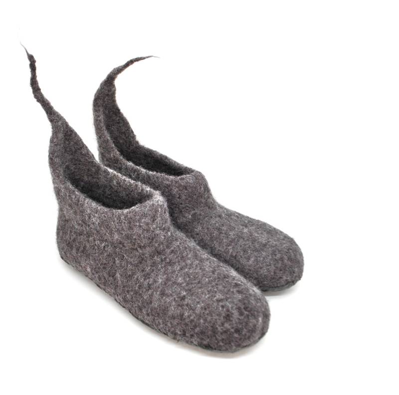 Gr. 41 - Barfußschuhe, Filzschuhe, Filzstiefelchen, Salbeigrün Mit Bunten Bommeln, Knöchelwarm, Super Bequem, Rutschfest Gr. 41 - Barfußschuhe, Filzschuhe, Filzstiefelchen, Salbeigrün Mit Bunten Bommeln, Knöchelwarm, Super Bequem, Rutschfest von FilzSchluppyFee